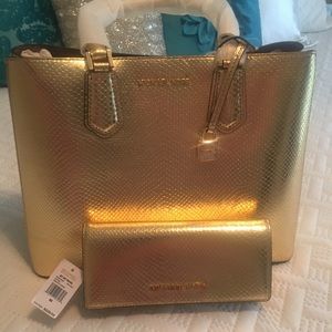 New Michael Kors Handbag and matching wallet